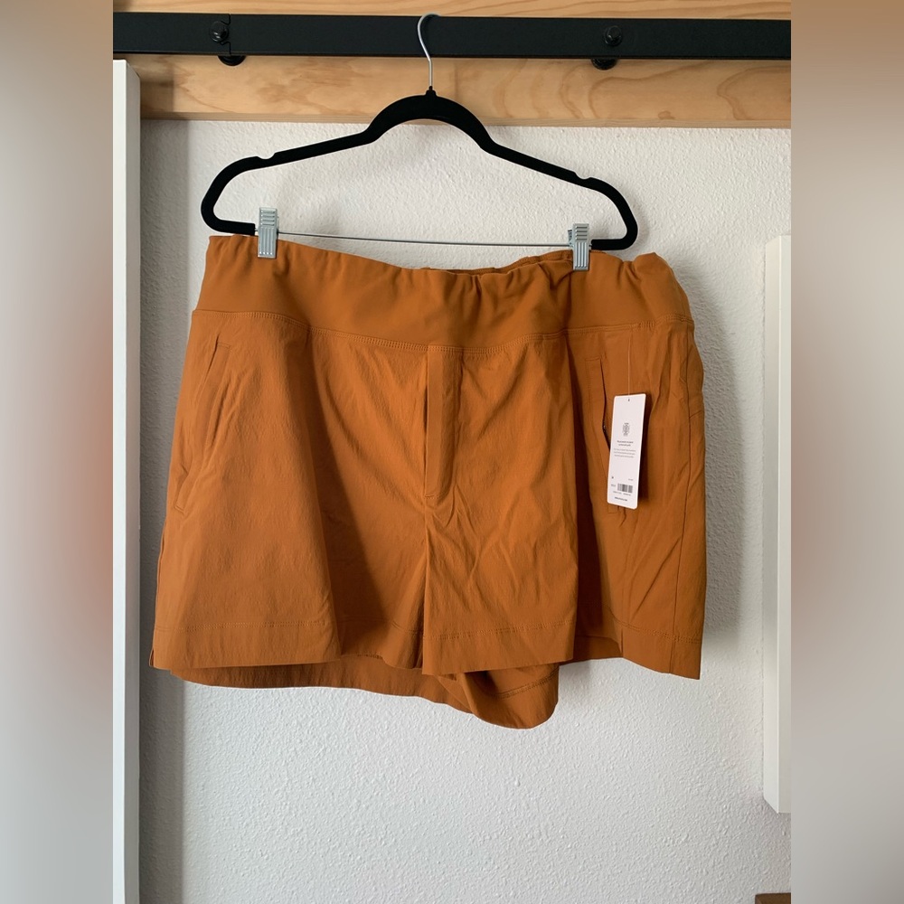 NWT Athleta Trekkie North Short, Size 24 - Picture 4 of 6